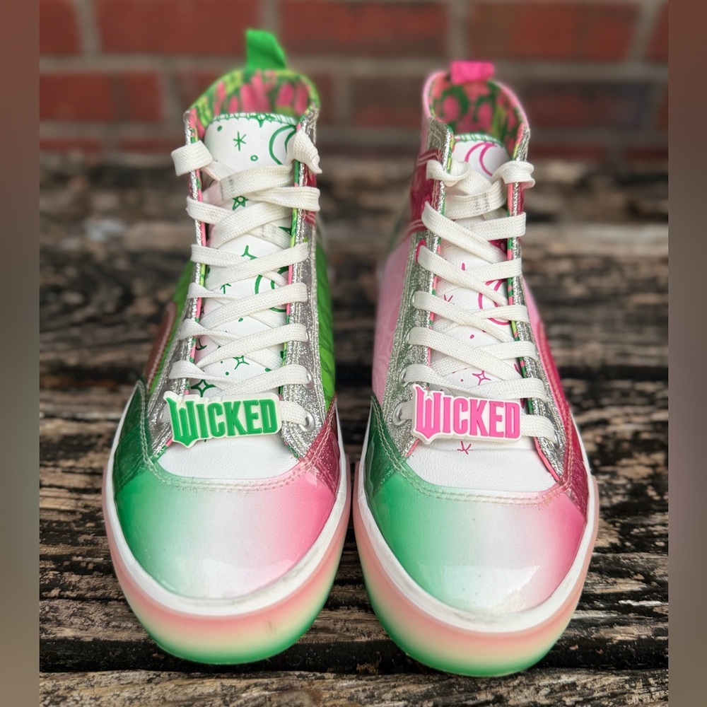 GroundUp Wicked Movie Women’s Sz 7 High Top Fashion Sneakers Glinda Elphaba F2